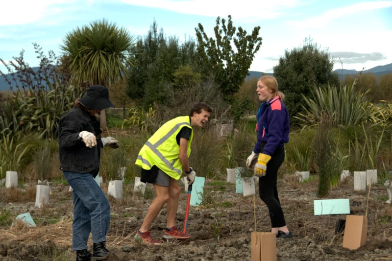 Student Volunteer Army volunteers at Neimann Creek